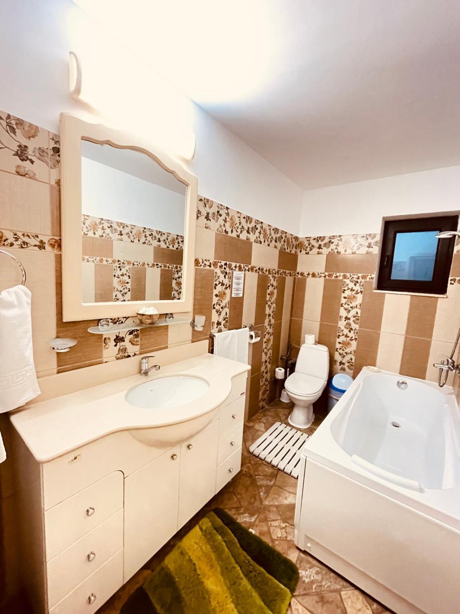 Presidential Apartment Suceava Bagian luar foto